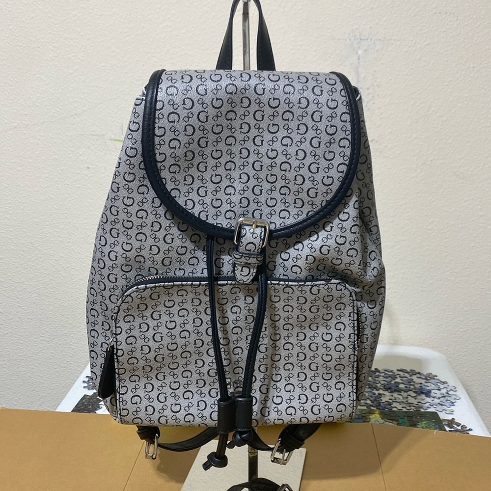 VGUC. Guess black and gray signature logo backpack.